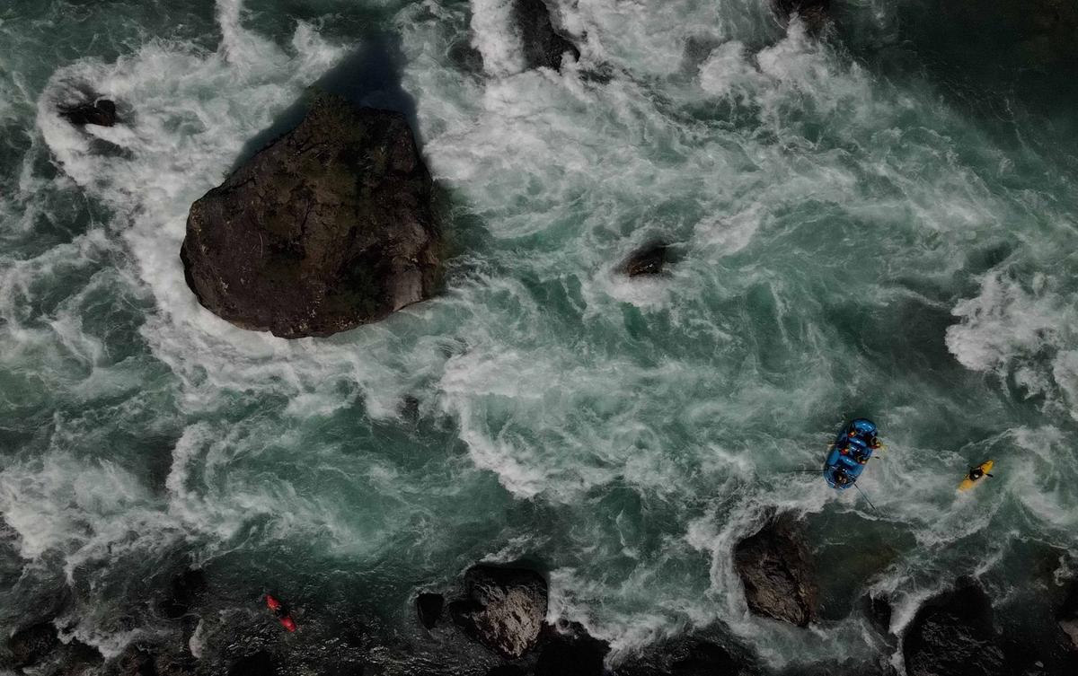 Rafting en el Río Futaleufú: Adrenalina en la Sección Puente a Macal