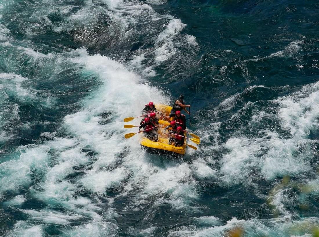 Desciende el Río Bueno en Rafting: Adrenalina Pura en un Entorno Único en Ranco