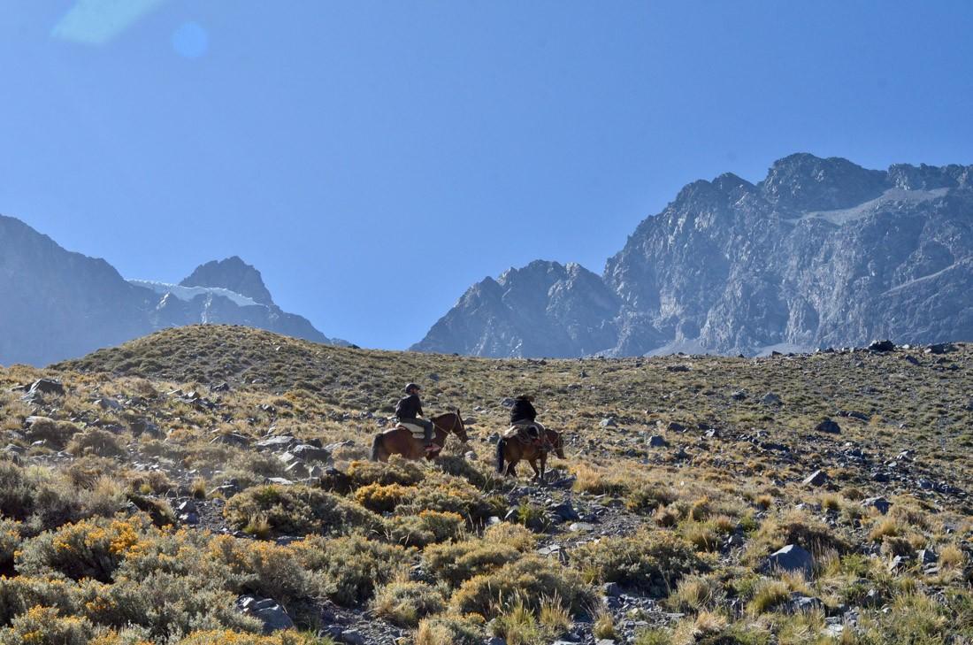 Cabalgata en Mesón Alto: Vistas Privilegiadas al Embalse El Yeso